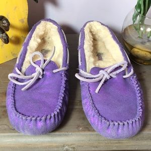 💙 UGG Ansley Metallic Purple Moccasins